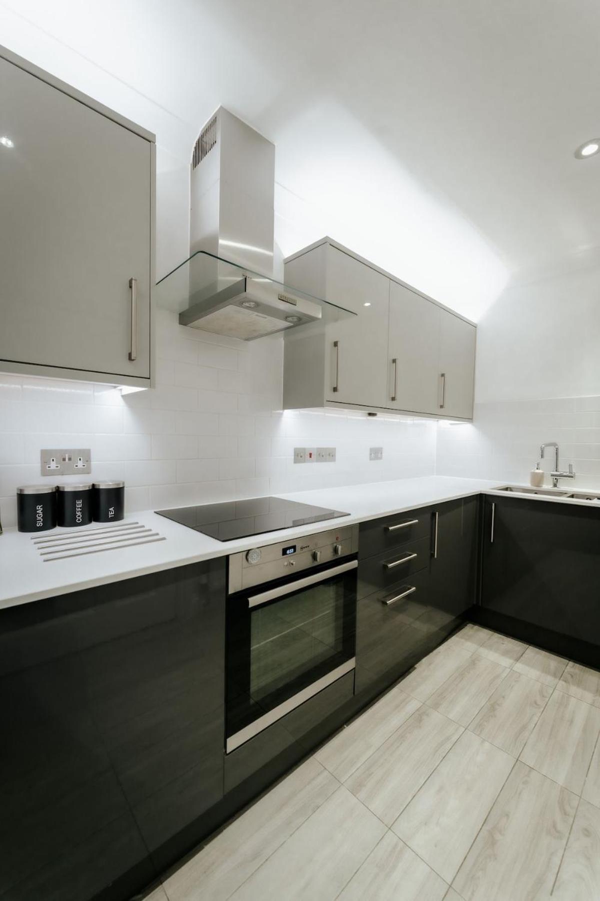 Modern 2-bedroom Next To Chelsea Stadium Apartment