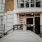 Modern 2-Bedroom Apartment Next To Chelsea Stadium