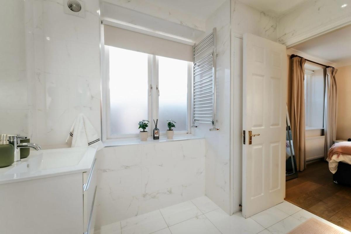Modern 2-bedroom Next To Chelsea Stadium *