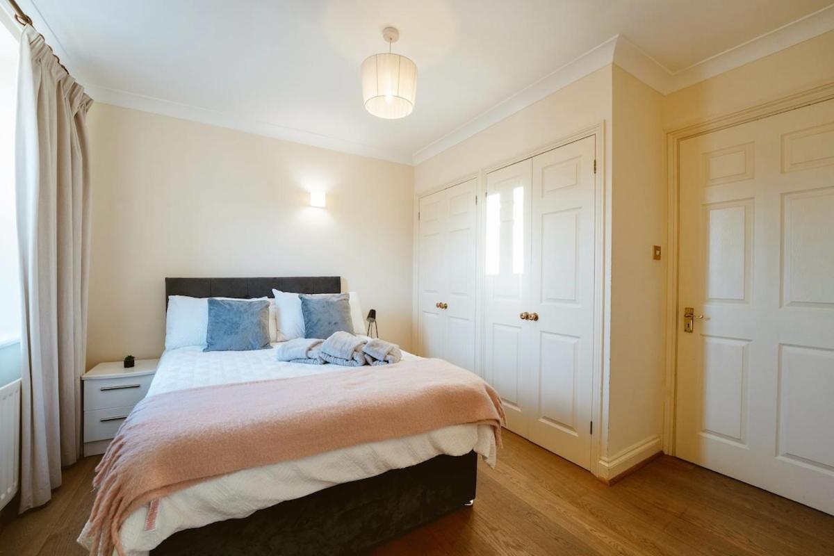 Modern 2-bedroom Next To Chelsea Stadium Appartamento *