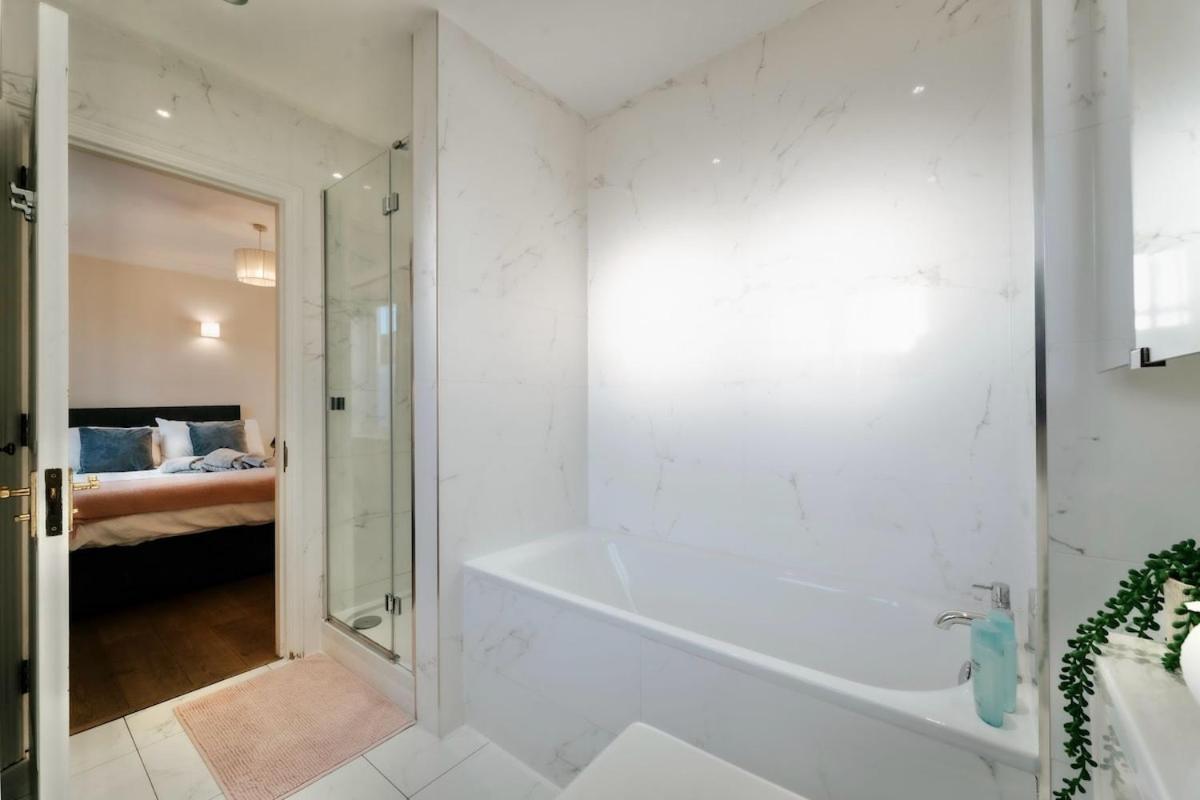 Modern 2-bedroom Next To Chelsea Stadium Appartamento