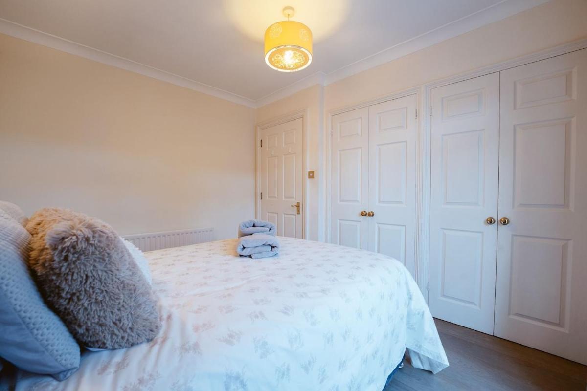 Modern 2-bedroom Next To Chelsea Stadium Appartamento *